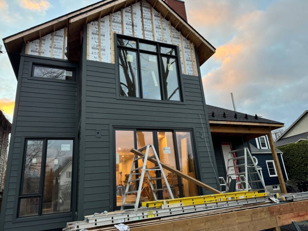 ottawa-hardie-siding-installation-country-home-exteriors-1935 Hardie 8.25 inch Cedarmill Lap Siding installation on an Ottawa home by Country Home Exteriors