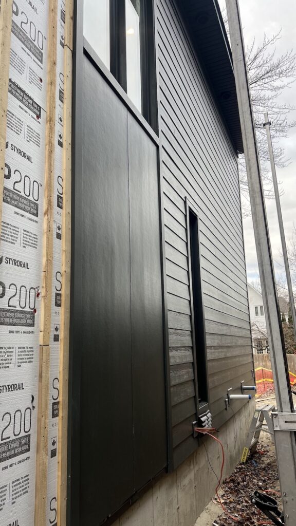 ottawa-hardie-siding-installation-country-home-exteriors-5415 Hardie 8.25 inch Cedarmill Lap Siding installation on an Ottawa home by Country Home Exteriors