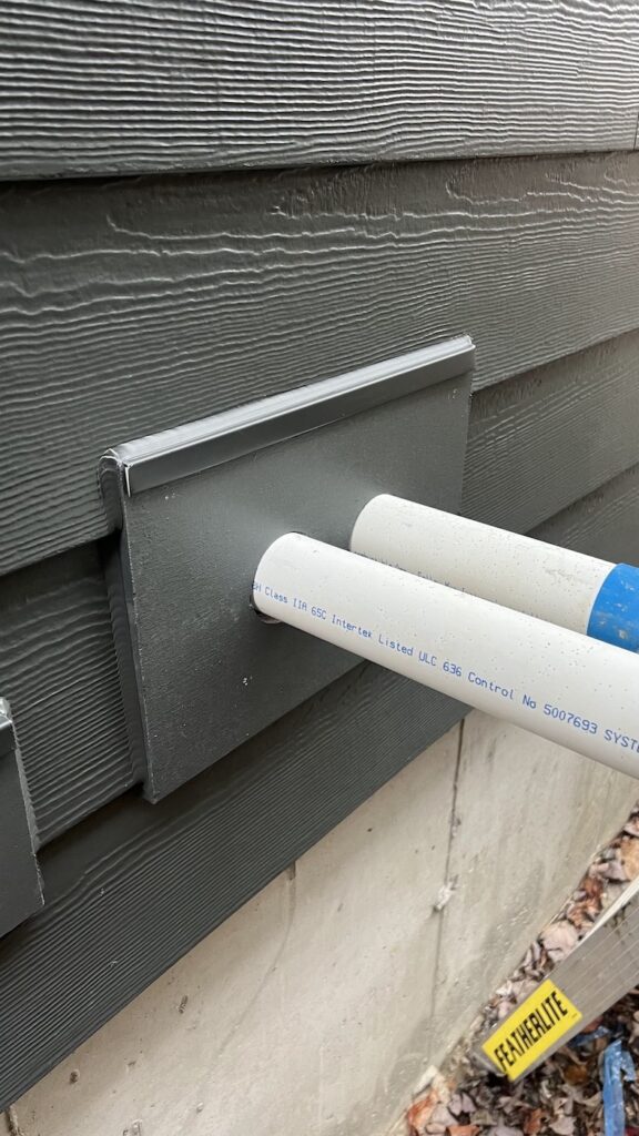 ottawa-hardie-siding-installation-country-home-exteriors-5418 Hardie 8.25 inch Cedarmill Lap Siding installation on an Ottawa home by Country Home Exteriors